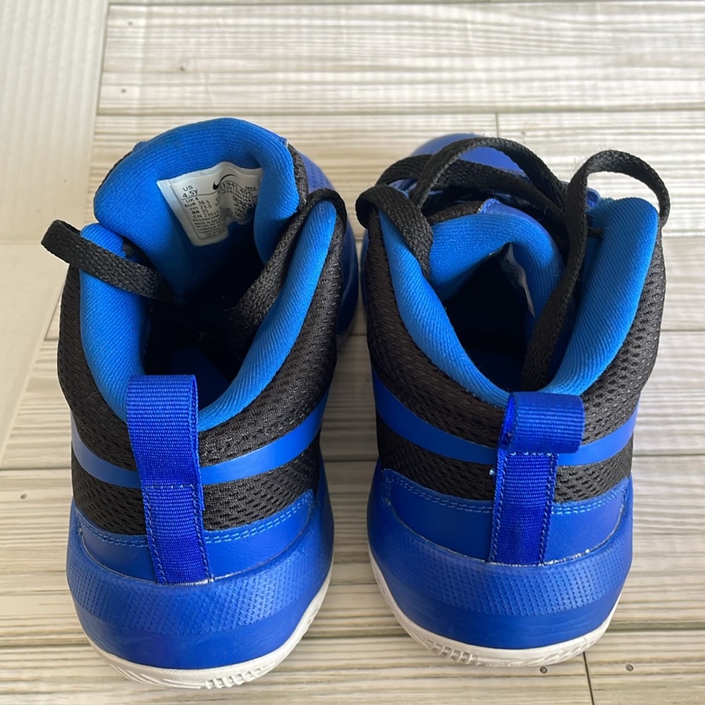 Nike Basketball Shoes - Picture 6 of 7